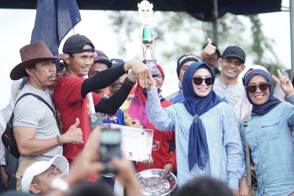 Kuda “Radeng” Milik Istri Bupati Jeneponto Juara Pacuan Kuda Bupati Cup I 2025