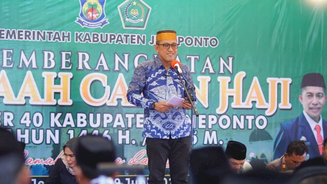 Bupati Jeneponto, Paris Yasir, secara resmi melepas keberangkatan jemaah calon haji asal Kabupaten Jeneponto.