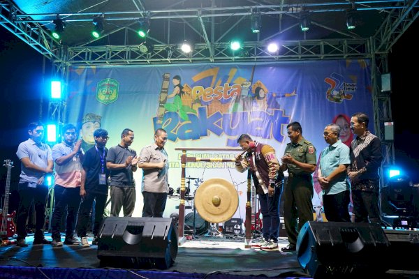 Meriah! Bupati Irwan Buka Pentas Seni, Pameran Pusaka, dan Pasar Malam HUT ke-22 Lutim