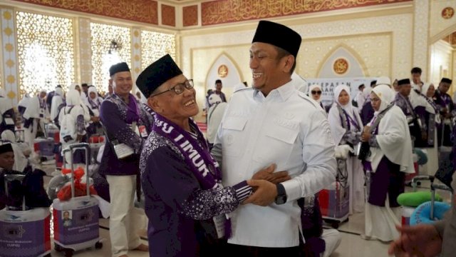 Bupati Luwu Timur, H. Irwan Bachri Syam secara resmi melepas Jamaah Calon Haji (JCH) asal Luwu Timur.