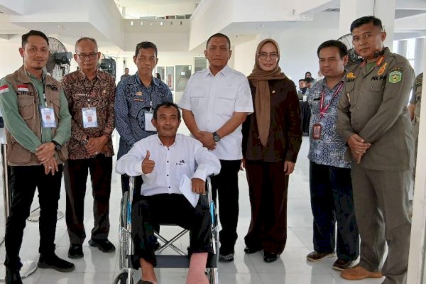 Pastikan Ujian Lancar, Bupati Irwan Bareng Ketua TP PKK Tinjau Tes PPPK Tahap II Luwu Timur