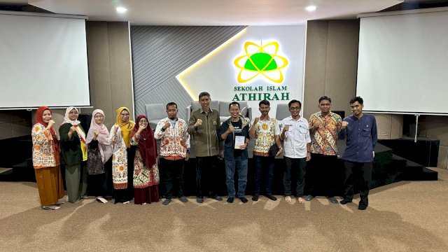 Sekolah Islam Athirah menggelar Edu Conference 2025 bertajuk “Kolaborasi Pengembangan Mutu Guru Berkelanjutan”.