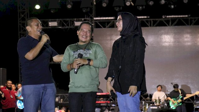 Wali Band Sukses Guncang Panggung Malam Puncak Pesta Rakyat Hari Jadi Lutim.
