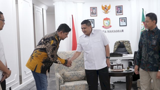 Edyansyah (GM PLN UID Sulsel-Tenggara, Barat) saat bertemu Wali Kota Munafri, di Kantor Balai Kota Makassar.