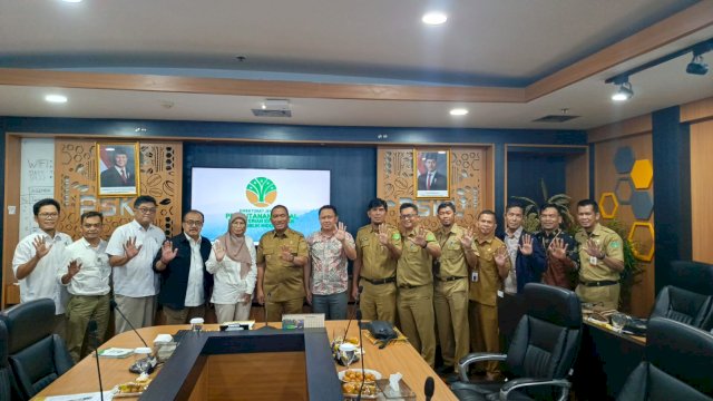 Bupati Lutim Ibas Rapat Strategis Bersama Kementerian Kehutanan RI.