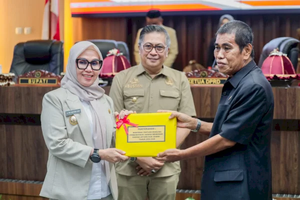 Rapat Paripurna DPRD Barru Tentang Penyerahan Ranperda RPJMD 2025–2029