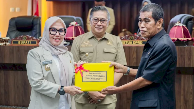 Rapat Paripurna DPRD Barru Tentang Penyerahan Ranperda RPJMD 2025–2029