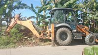 Gerak Cepat, Pemkab Pinrang Turunkan Armada-Alat Berat Bersihkan Tumpukan Sampah di Jalan Poros Langnga