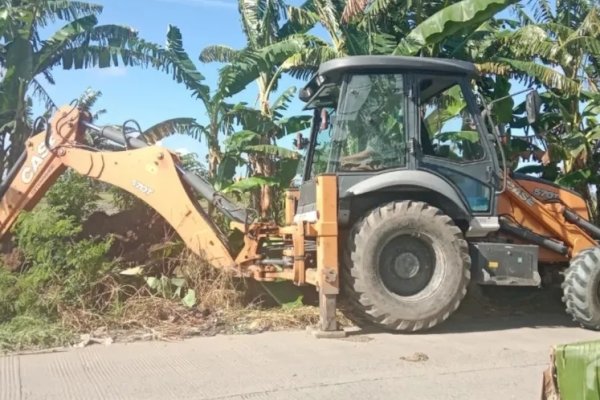 Gerak Cepat, Pemkab Pinrang Turunkan Armada-Alat Berat Bersihkan Tumpukan Sampah di Jalan Poros Langnga