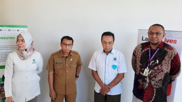 Konferensi Pers di sela-sela konsultasi publik Rencana Pengelolaan Daerah Aliran Sungai (RPDAS) Bila Walanae.