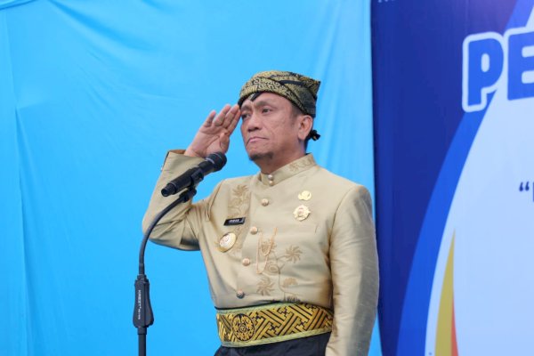Pimpin Upacara Hardiknas, Bupati Lutim Irwan Tegaskan Komitmen Pendidikan Berkualitas untuk Semua