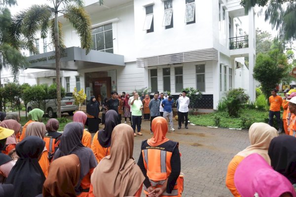 Bupati Irwan Awali Jumat Pagi dengan Jalan Sehat dan Apel Bersama Tim Kebersihan Lutim