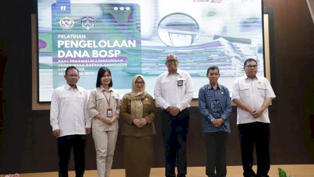 Wakil Bupati Luwu Timur, Hj. Puspawati membuka kegiatan Diklat Bantuan Operasional Satuan Pendidikan (BOSP) Tahun 2025.