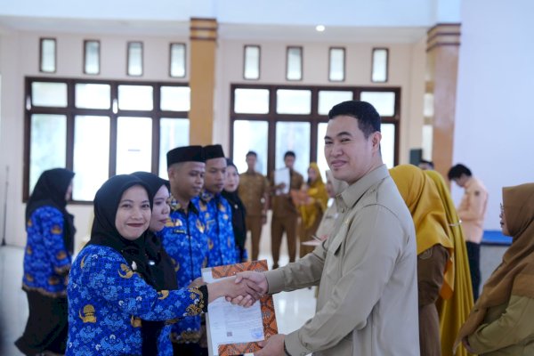 CASN dan PPPK Pangkep Terima SK, Bupati Yusran: Jaga Kedisiplinan dan Jangan Sia-siakan Perjuangan Kalian!