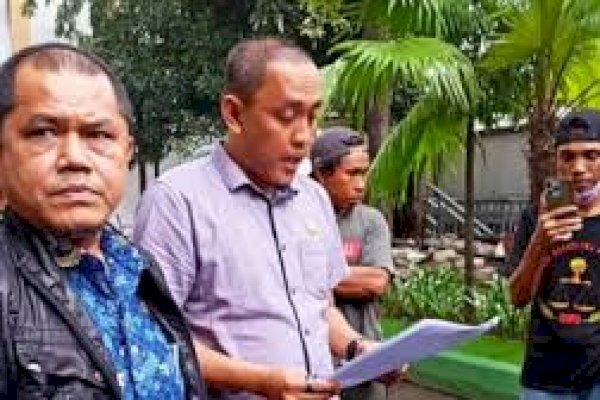 Legislator Makassar Tri Sulkarnain Ahmad Terima Aspirasi Mahasiswa Soal Parkir Liar
