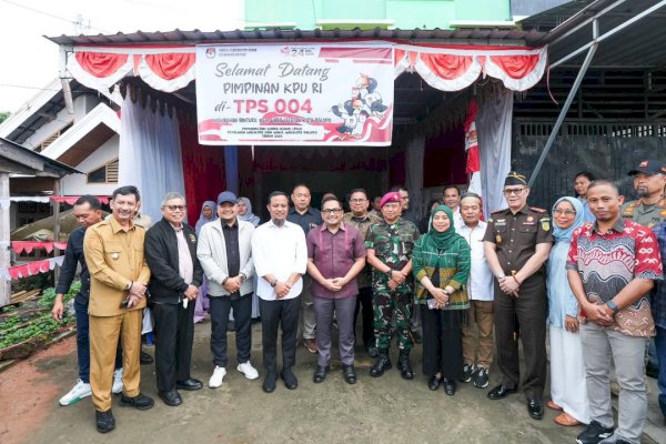 Gubernur Sulsel Andi Sudirman Tinjau Langsung Proses Pencoblosan PSU di Kota Palopo