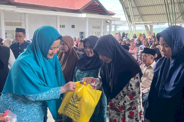 Pemkab Soppeng dan Baznas Distribusikan 330 Paket Sembako dan Dua Unit bantuan RTLH