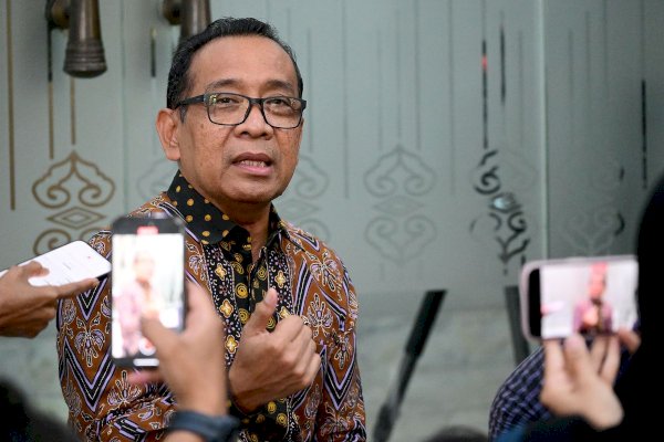 Penjelasan Menko PMK soal Putusan MK Terkait Sekolah Gratis
