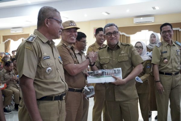 Bupati Jeneponto Serahkan SPPT PBB-P2 dan DHKP Tahun 2025