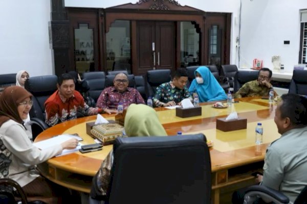 Perkuat Sinergi Pendidikan dan Pemerintah, Aliyah Mustika Ilham Sambut Panitia Kongres FEB PTMA
