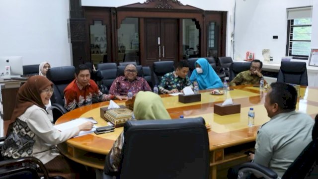 Perkuat Sinergi Pendidikan dan Pemerintah, Aliyah Mustika Ilham Sambut Panitia Kongres FEB PTMA