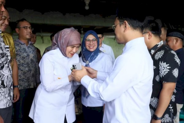 Aliyah Mustika Ilham Melayat ke Rumah Duka, Sampaikan Belasungkawa Wafatnya Ibunda Amir Uskara