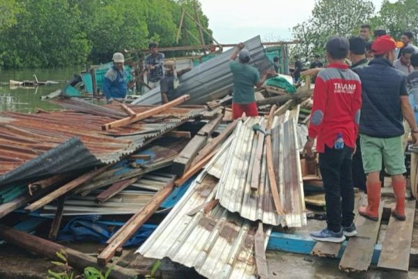 Pemprov Sulsel Bergerak Cepat Salurkan Bantuan Korban Puting Beliung di Pinrang dan Luwu
