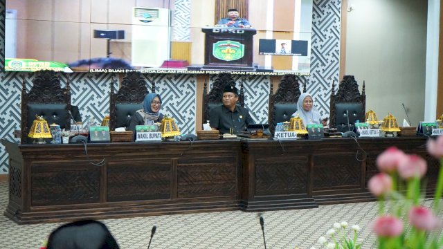 Wabup Lutim Puspawati Hadiri Rapat Paripurna Pandangan Umum Fraksi-fraksi Terhadap 5 Ranperda