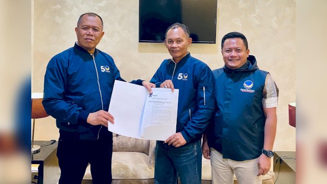 Anggota DPRD Lutim dari Fraksi NasDem, Jihadin Peruge (tengah).