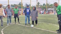 Tendangan Perdana Wabup Lutim Puspawati Jadi Tanda Dimulainya Bupati Cup 1 se-Loeha Raya