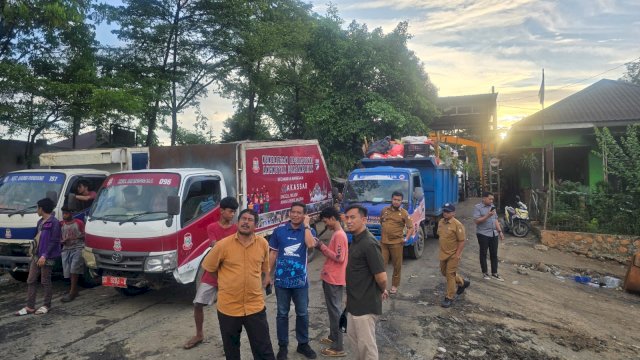 Antrean panjang truk pengakut sampah terjadi di Tempat Pembuangan Akhir (TPA) Antang, Kecamatan Manggala.