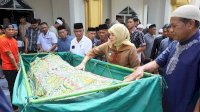 Aliyah Mustika Ilham Melayat ke Rumah Duka Almarhum Gafni Gaffar