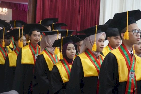 SMA Dwiwarna Luluskan Angkatan ke-25: Generasi Penuh Prestasi, Berkarakter, dan Siap Berkontribusi Global