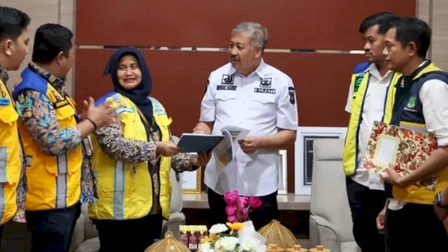 Kepala Subdirektorat Operasi Wilayah III, Direktorat Irigasi dan Rawa, Direktorat Jenderal Sumber Daya Air Kementerian PUPR Republik Indonesia, Dr. Ir. Hj. Asmelita, ST, SP1, berkesempatan melakukan kunjungan kerja ke Kabupaten Pinrang.