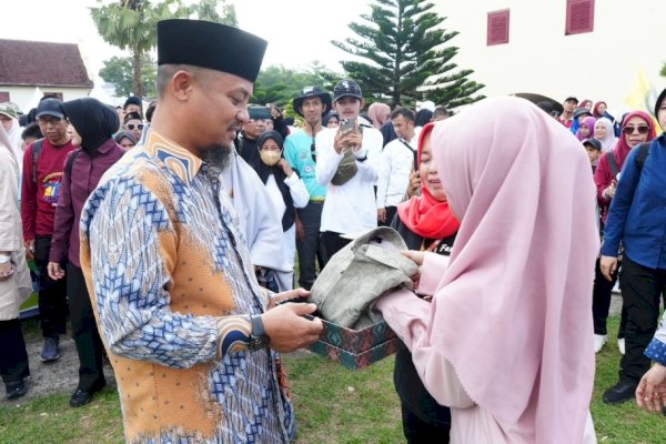 Kabar Gembira, Gubernur Andi Sudirman Berikan Bantuan Rp1 Juta Per Siswa SLB di Sulsel