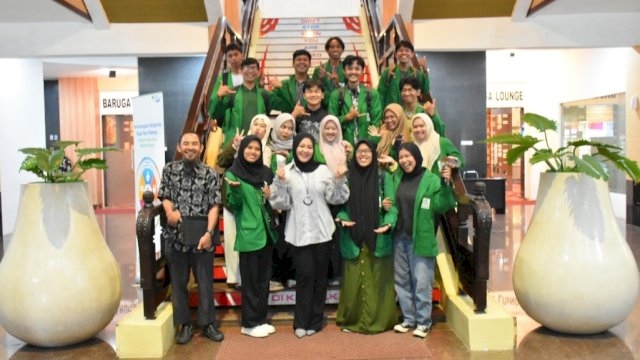Wakil Gubernur Sulawesi Selatan, Fatmawati Rusdi, bersama Mahasiswa UIN Alauddin Makassar.