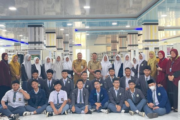 Dispusarsip Sulsel Kenalkan Profesi Pustakawan Lewat Kunjungan Edukatif SMAIT Al Fatih