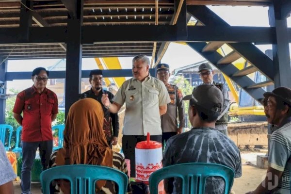Langkah Cepat Bupati Irwan: Bantuan Tunai dan Penanganan Infrastruktur Rusak