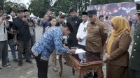 Terima SK, PPPK Lutim Dikontrak Langsung 5 Tahun Sesuai Program Prioritas Bupati Ibas