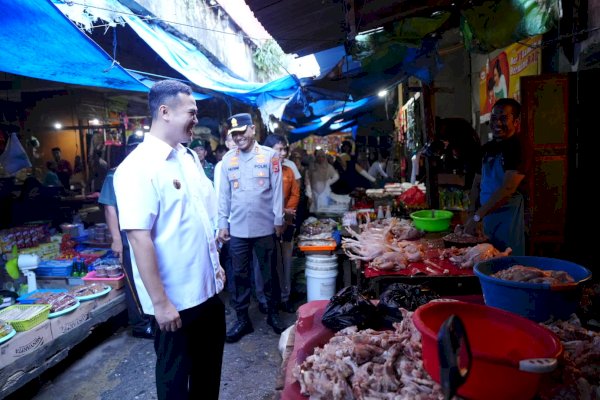 Tinjau Pasar Jelang Idul Adha, Bupati Pangkep Yusran Lalogau Pastikan Stok Pangan Aman dan Harga Terjangkau