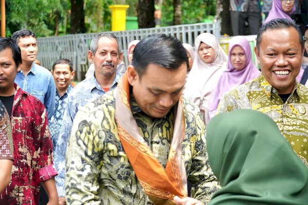 Wawali Hermanto Tinjau Program MBG di Parepare, Pastikan Gizi Anak Terpenuhi-2.245 Siswa Terlayani Hari Pertama