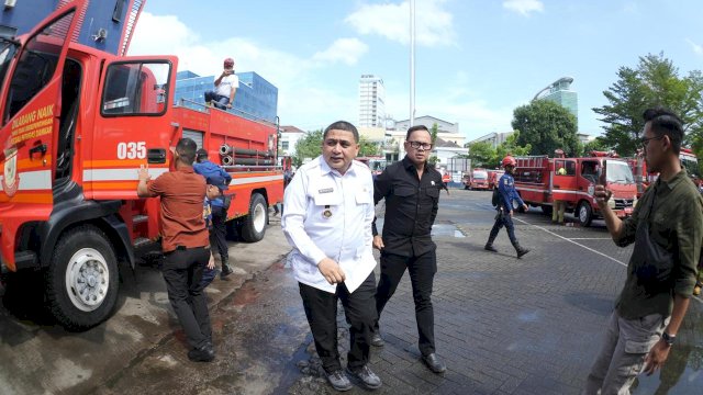 Wali kota Makassar Munafri bersama Wamendagri Bima Arya.