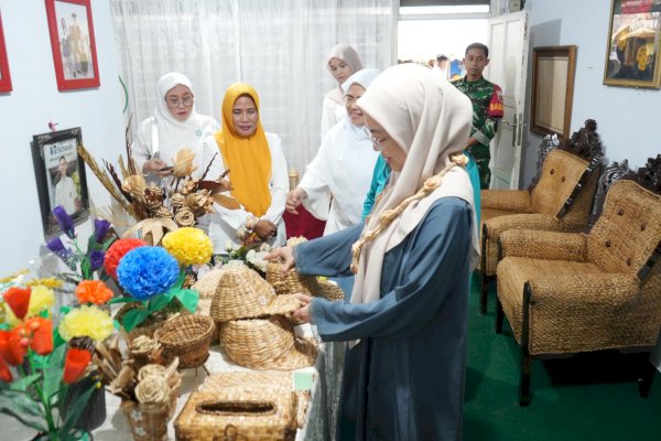 Melinda Aksa Apresiasi UMKM Kerajinan Eceng Gondok di Sambung Jawa: Inovasi Lokal Ramah Lingkungan yang Harus Didukung