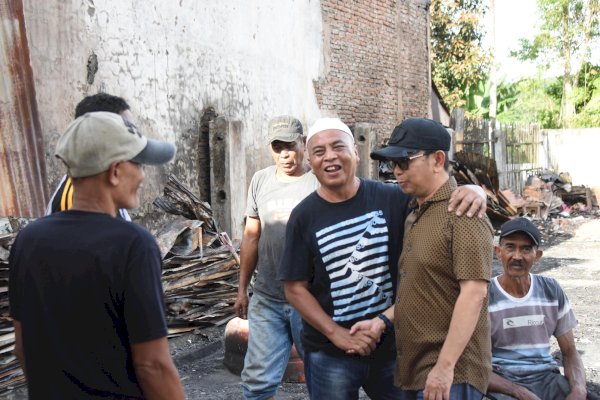 Bupati Soppeng Serahkan Langsung Bantuan Korban Bencana Kebakaran di Takkalala