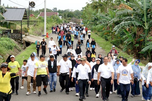 Wabup Soppeng Selle Hadiri Jalan Santai Alumni SMPN 1 Watansoppeng Angkatan 88