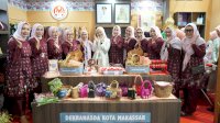 Booth Makassar Paling Ramai, Pengunjung Antusias Saksikan Demo Kerajinan Live