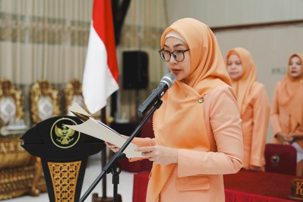 Kukuhkan DWP Kabupaten, Melani Simon Dorong Sinergi Pemerintah Tangani Anak Stunting