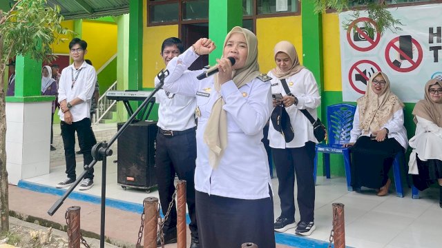Wakil Bupati Sidrap, Nurkanaah, pada penutupan masa orientasi siswa SMP Negeri 1 Panca Rijang.
