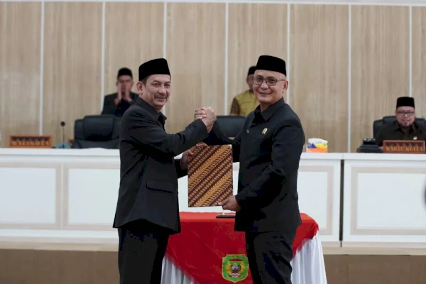 Pj Wali Kota Palopo Hadiri Dua Paripurna DPRD: Tetapkan Propemperda 2025 dan LKPj 2024
