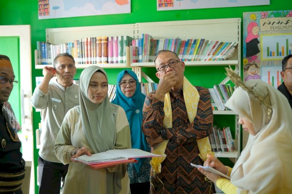 Kadispusip bersama Tim Juri Lomba Kunjungi Perpustakaan Macakka Tellulimpoe